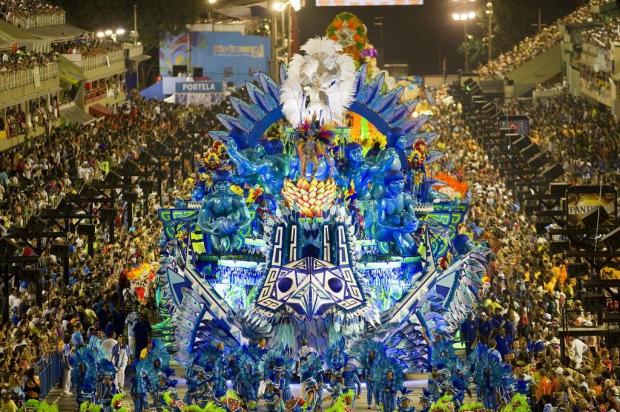 Última a desfilar na primeira noite, Portela celebra o bairro de Madureira ANTONIO SCORZA/AFP