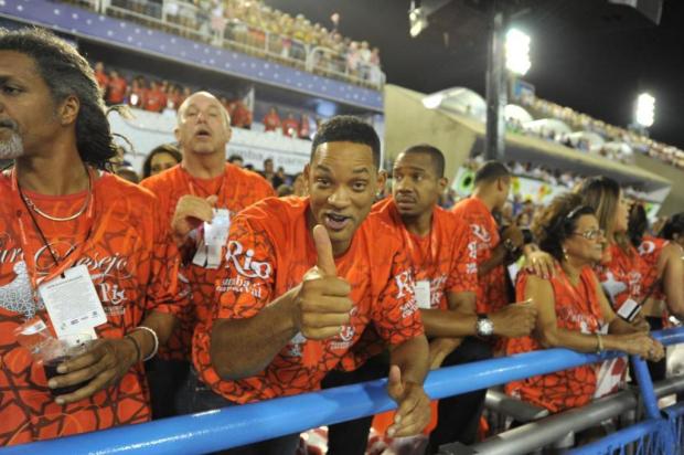 Will Smith esbanja simpatia na Sapucaí AgNews/AgNews Will Smith esbanja simpatia na Sapucaí AgNews/AgNews