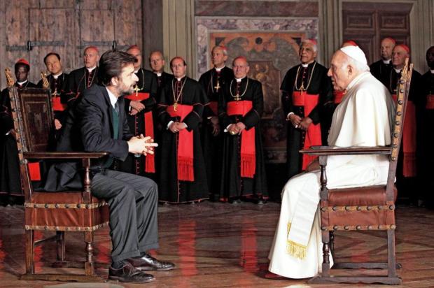 Papa renuncia antes de assumir no filme "Habemus Papam" Vinny Filmes/Divulgação Papa renuncia antes de assumir no filme "Habemus Papam" Vinny Filmes/Divulgação