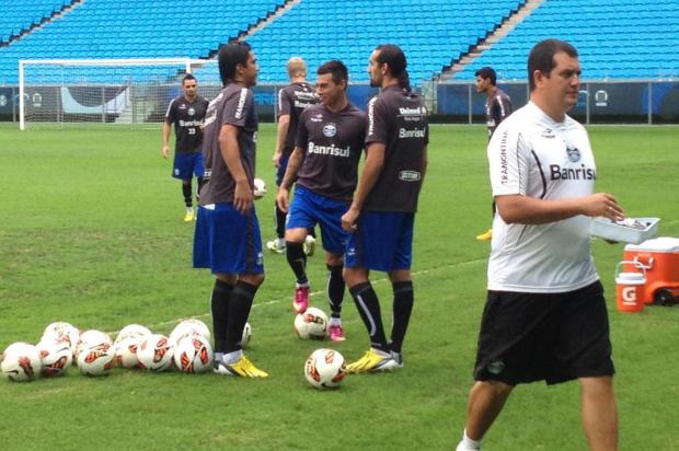 FOTO: Estrangeiros do Grêmio batem papo durante treino na Arena Marco Souza/AgênciaRBS FOTO: Estrangeiros do Grêmio batem papo durante treino na Arena Marco Souza/AgênciaRBS