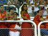 Juliana Paes assiste aos desfiles cariocas