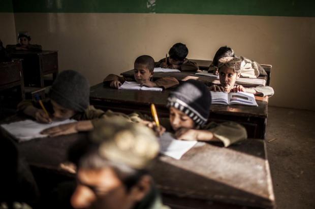 Mesmo sob ameaça de volta do Talibã, cresce apoio a escolas no Afeganistão Bryan Denton/NYTNS Mesmo sob ameaça de volta do Talibã, cresce apoio a escolas no Afeganistão Bryan Denton/NYTNS