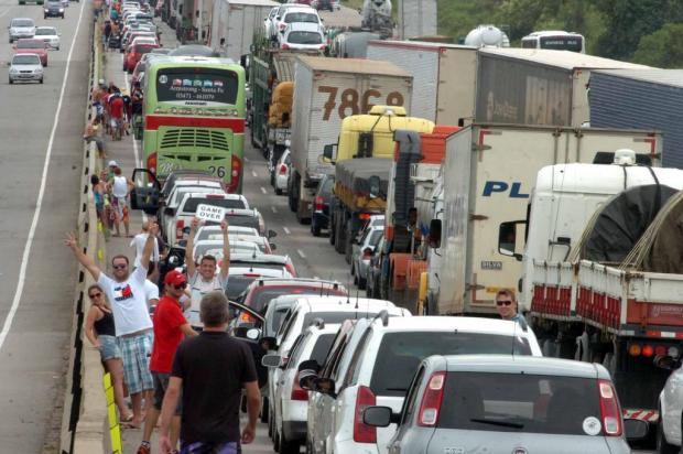 Acompanhe: BR-101 registra 7 Km de fila em Laguna no sentido Sul Maurício Vieira/Agencia RBS