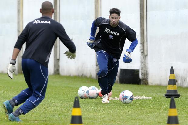 Goleiro André Zuba terá a prova de fogo diante do Inter, na noite desta quarta-feira Juan Barbosa /Agência RBS Goleiro André Zuba terá a prova de fogo diante do Inter, na noite desta quarta-feira Juan Barbosa /Agência RBS