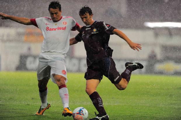 Inter vence Caxias no Centenário e garante classificação na Taça Piratini Porthus Junior, Agência RBS/ Inter vence Caxias no Centenário e garante classificação na Taça Piratini Porthus Junior, Agência RBS/