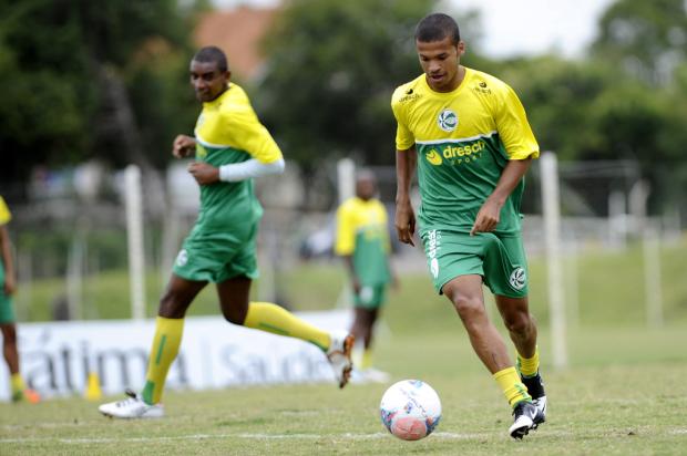 Domingo, Rogerinho reencontrará clube onde passou nove anos na base Juan Barbosa / Domingo, Rogerinho reencontrará clube onde passou nove anos na base Juan Barbosa /