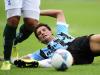 Elano em dividida de bola no meio campo