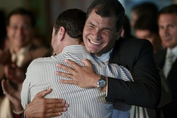 Equador: Rafael Correa comemora vitória nas eleições presidenciais Rodrigo Buendia/AFP Equador: Rafael Correa comemora vitória nas eleições presidenciais Rodrigo Buendia/AFP