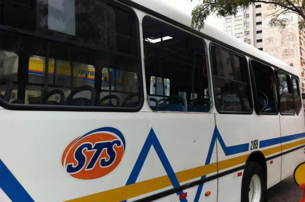 Passageiros se irritam com operação tartaruga e quebram janelas de ônibus em Porto Alegre Camila Kosachenco/Agencia RBS