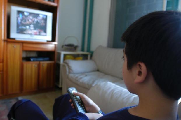 Crianças que assistem muita televisão têm mais probabilidade de ter atitudes agressivas quando adultas, aponta estudo Andréa Graiz/Agencia RBS Crianças que assistem muita televisão têm mais probabilidade de ter atitudes agressivas quando adultas, aponta estudo Andréa Graiz/Agencia RBS