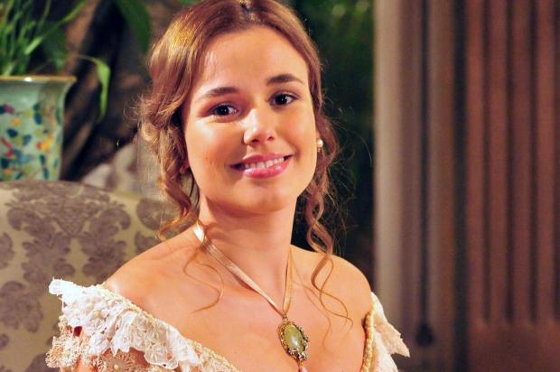 Alice ousa e usa calça comprida em 'Lado a Lado' JOÃO MIGUEL JR/TV Globo/Divulgação Alice ousa e usa calça comprida em 'Lado a Lado' JOÃO MIGUEL JR/TV Globo/Divulgação