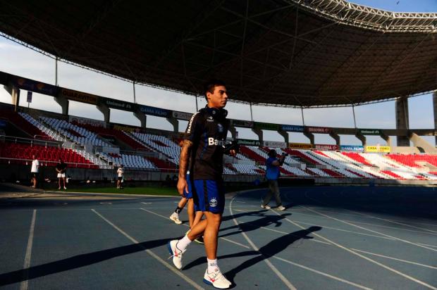 Antes de enfrentar o Fluminense, Vargas aprova gramado do Engenhão Mauro Vieira/