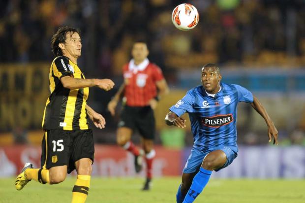Peñarol vence o Emelec e se isola na liderança do Grupo 4 Miguel Rojo,AFP/