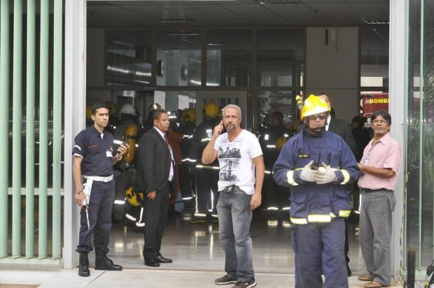 Prédio que abriga dois ministérios e pegou fogo não tem alarme de incêndio José Cruz/Agência Brasil Prédio que abriga dois ministérios e pegou fogo não tem alarme de incêndio José Cruz/Agência Brasil