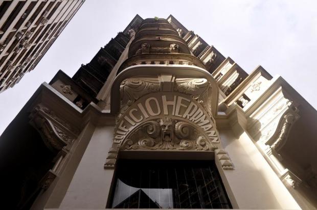 Abandonado desde 2005, prédio histórico da Capital passa por reforma e abrigará faculdade Bruno Alencastro/Agencia RBS Abandonado desde 2005, prédio histórico da Capital passa por reforma e abrigará faculdade Bruno Alencastro/Agencia RBS