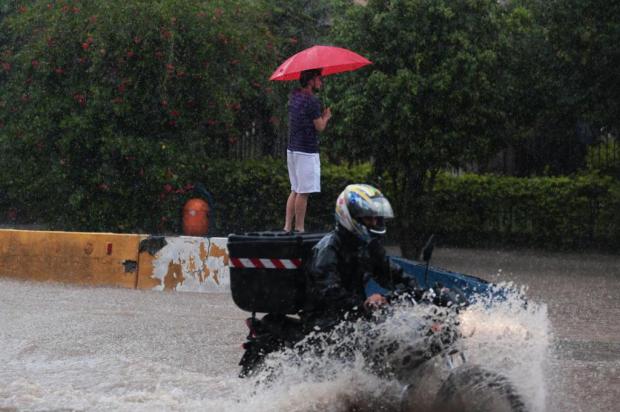 Chuva bloqueia trânsito no Túnel da Conceição e em duas avenidas na Capital  Jefferson Botega/Agencia RBS