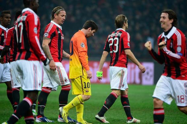 Milan faz 2 a 0 no Barça e larga em grande vantagem na Liga dos Campeões OLIVIER MORIN/AFP Milan faz 2 a 0 no Barça e larga em grande vantagem na Liga dos Campeões OLIVIER MORIN/AFP