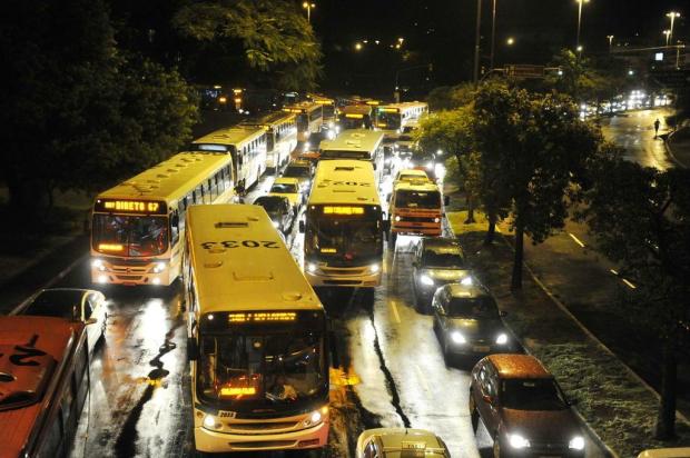 Chuva passa, mas congestionamentos seguem em Porto Alegre Marcelo Oliveira/Agencia RBS Chuva passa, mas congestionamentos seguem em Porto Alegre Marcelo Oliveira/Agencia RBS