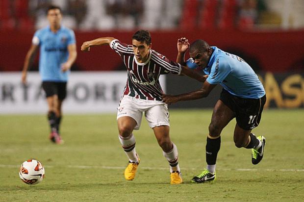 Fernando exalta vitória e acirra briga pela titularidade no Grêmio Photocamera/