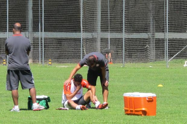 Lesão muscular de Ronaldo Alves faz zagueiro parar por até quatro semanas Alexandre Ernst/Zero Hoa