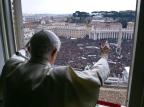 Milhares de fiéis se reúnem na Praça São Pedro para último Ângelus de Bento XVI OSSERVATORE ROMANO/AFP Milhares de fiéis se reúnem na Praça São Pedro para último Ângelus de Bento XVI OSSERVATORE ROMANO/AFP