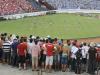 Torcedores gremistas e colorados assistem jogo ao lado de fora do estádio Centenár