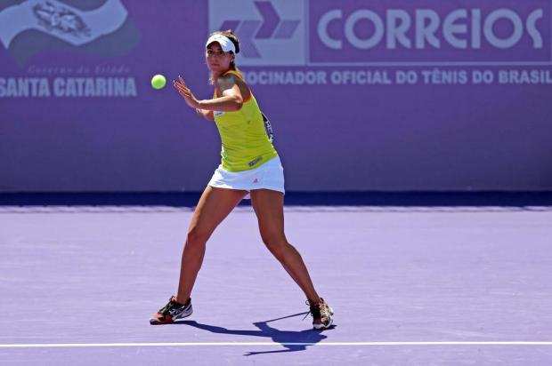 Paula Gonçalves começa bem, mas não vence eslovaca no Brasil Tennis Cup Charles Guerra/Agencia RBS Paula Gonçalves começa bem, mas não vence eslovaca no Brasil Tennis Cup Charles Guerra/Agencia RBS