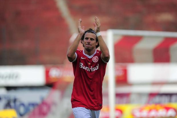 Com gol e assistência, Forlán é o principal destaque do Gre-Nal 396 Porthus Junior/Agencia RBS
