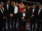 Com prêmios divididos e cerimônia mais dinâmica, Oscar consagra "Argo" ROBYN BECK / AFP/