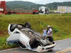 Carreta derruba blocos de cimento na pista e provoca acidente na SC-401, em Florianópolis Guto Kuerten/Agencia RBS Carreta derruba blocos de cimento na pista e provoca acidente na SC-401, em Florianópolis Guto Kuerten/Agencia RBS