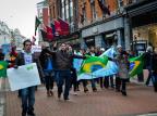 Fotos: brasileiros protestam contra Renan Calheiros na Irlanda Iriane Sena/Especial