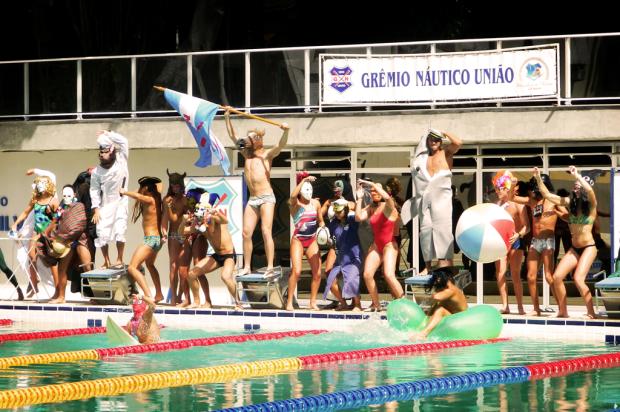 Vídeo: Natação do União mergulha na onda do Harlem Shake Matheus Gerhardt, Divulgação/