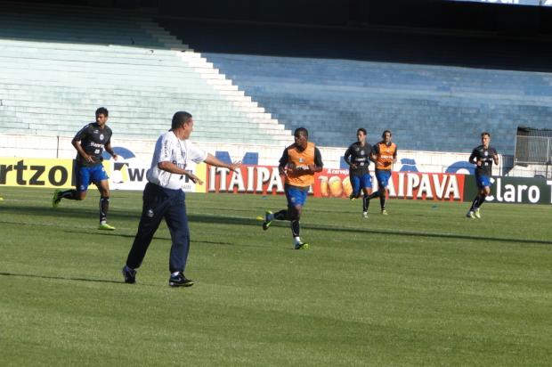 Sem Moreno, Luxemburgo comanda treino tático para ajustar setor ofensivo do Grêmio Marco Antonio Souza/Agência RBS/