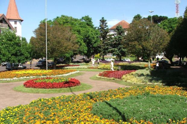 Nova Petrópolis comemora seu 58º aniversário com shows e atividades esportivas na Praça das Flores Ver Descrição/Ver Descrição Nova Petrópolis comemora seu 58º aniversário com shows e atividades esportivas na Praça das Flores Ver Descrição/Ver Descrição