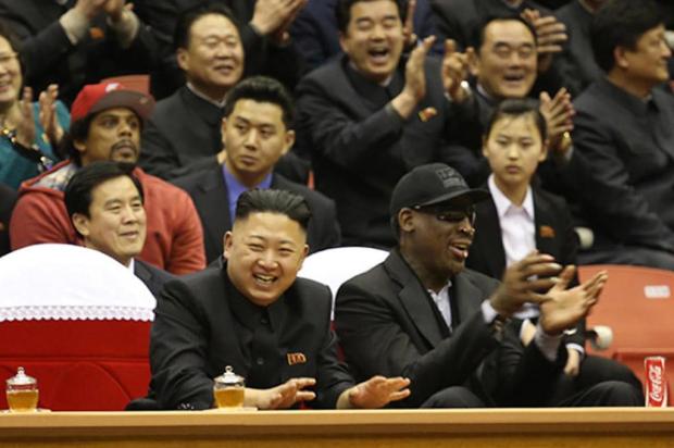 Ex-astro da NBA assiste a jogo do Harlem Globetrotters ao lado de Kim Jong-un na Coreia do Norte Jason Mojica/AFP PHOTO / VICE Media