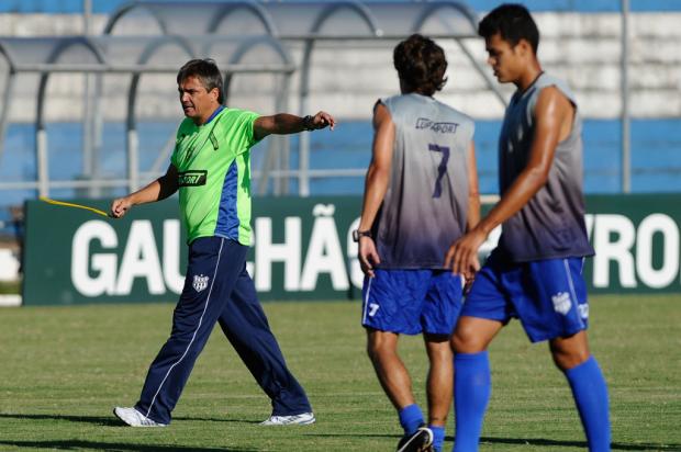 Luiz Carlos Winck quer ver o Esportivo confiante na semifinal: "Precisamos jogar com alegria, sem medo de errar" Daniela Xu/ Agência RBS/ Luiz Carlos Winck quer ver o Esportivo confiante na semifinal: "Precisamos jogar com alegria, sem medo de errar" Daniela Xu/ Agência RBS/