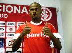 Volante Airton é apresentado e afirma: "Não tem quem não conheça o Inter e sua grandeza" Mauro Vieira/ Agência RBS/