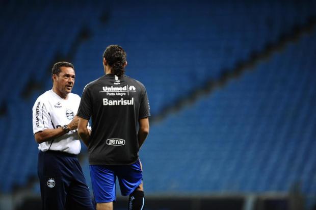 Luxa usa jogo-treino contra o Cerâmica para simular provável retranca do Caracas Mauro Vieira/Agencia RBS Luxa usa jogo-treino contra o Cerâmica para simular provável retranca do Caracas Mauro Vieira/Agencia RBS