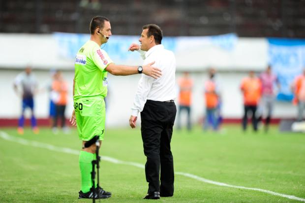 Presidente da Comissão de Arbitragem da FGF nega perseguição ao técnico Dunga Mauro Vieira/clicRBS Presidente da Comissão de Arbitragem da FGF nega perseguição ao técnico Dunga Mauro Vieira/clicRBS