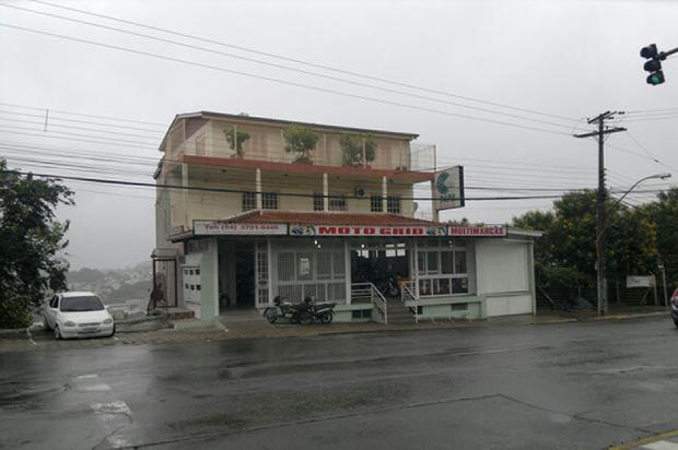 Bebê sobrevive após ser jogado da janela do segundo andar de prédio em Bento Gonçalves Daniela Xu, Agência RBS/ Bebê sobrevive após ser jogado da janela do segundo andar de prédio em Bento Gonçalves Daniela Xu, Agência RBS/