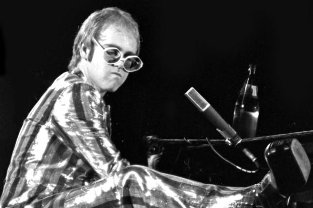 Com 65 anos e 450 milhões de discos vendidos, Elton John é um dos maiores artistas pop que Porto Alegre já recebeu William Lulow/Divulgação Com 65 anos e 450 milhões de discos vendidos, Elton John é um dos maiores artistas pop que Porto Alegre já recebeu William Lulow/Divulgação