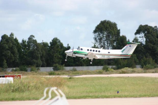 Avião que traz bebê queimado para a Capital deixa Rio Grande Márcio Gandra/Especial Avião que traz bebê queimado para a Capital deixa Rio Grande Márcio Gandra/Especial
