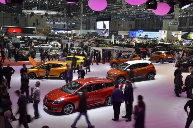 Carros de sonho rebocam o Salão de Genebra SEBASTIEN FEVAL/AFP Carros de sonho rebocam o Salão de Genebra SEBASTIEN FEVAL/AFP