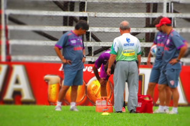 Marcos Paraná sente dores na coxa esquerda e deixa treino do São Luiz Rafael Diverio/ Agência RBS/