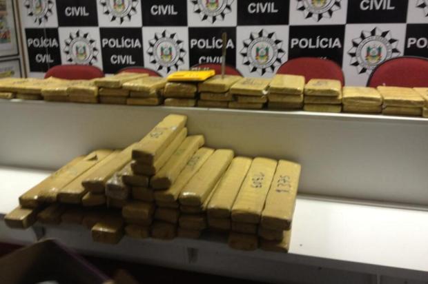 Denarc apreende droga escondida em carro na Vila Jardim, em Porto Alegre Divulgação/Polícia Civil