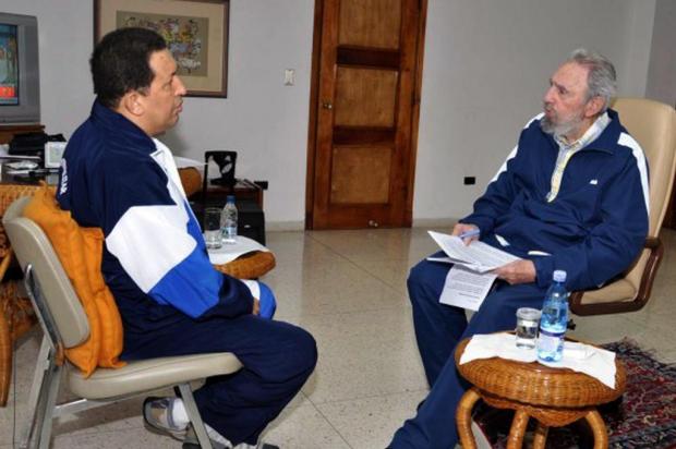 Hugo Chávez tinha o cubano Fidel Castro como mentor cubadebate.cu/AFP Hugo Chávez tinha o cubano Fidel Castro como mentor cubadebate.cu/AFP