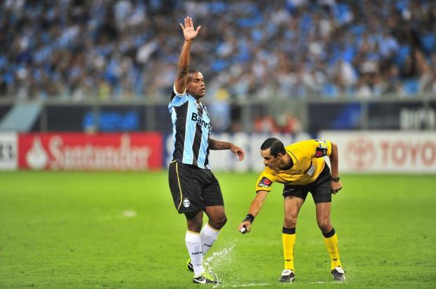 "Está tudo dando certo na minha vida", comemora Fernando após goleada do Grêmio Tadeu Vilani/Agencia RBS