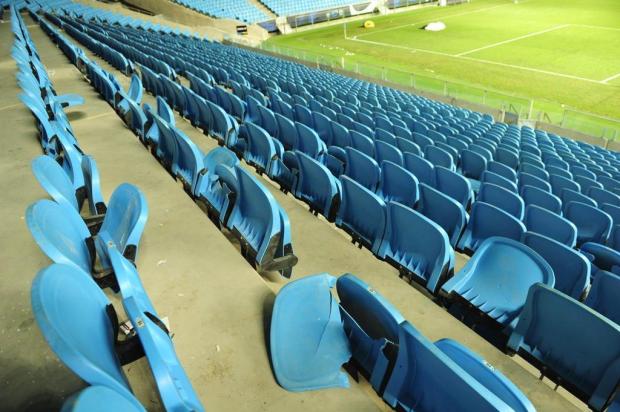 Ao menos 15 cadeiras são depredadas na Arena do Grêmio no jogo com o Caracas Bruno Alencastro/Agência RBS