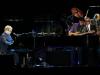 Durante a execução, Elton John cantou de cima de seu piano