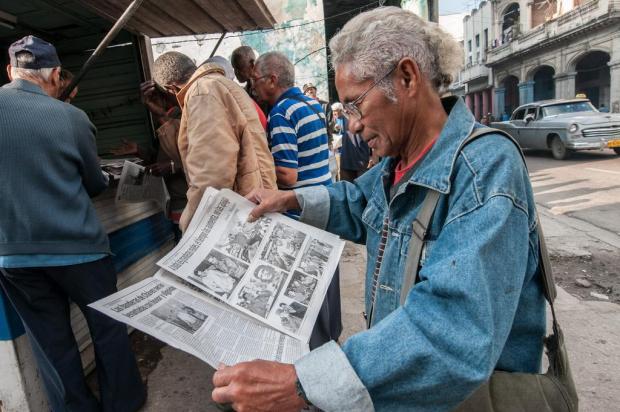 Cubanos amanhecem de luto por Hugo Chávez AFP/AFP Cubanos amanhecem de luto por Hugo Chávez AFP/AFP